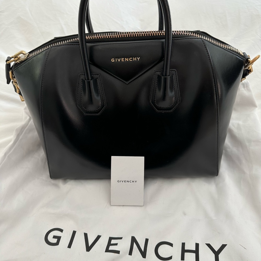 Givenchy
Antigona Medium Box Calf Leather Bag